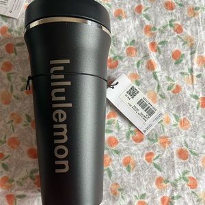 Black lululemon hot/cold bottle